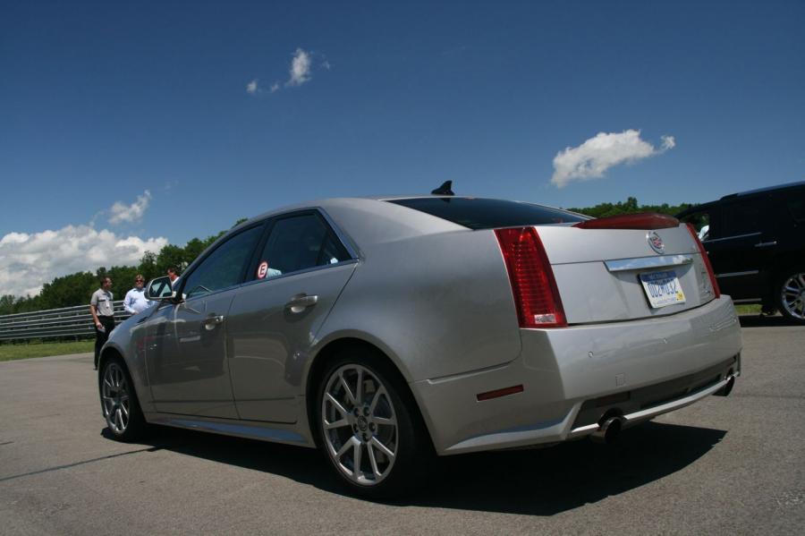  Cadillac CTS-V Coupe 2010 года  (фото 245 из 315)